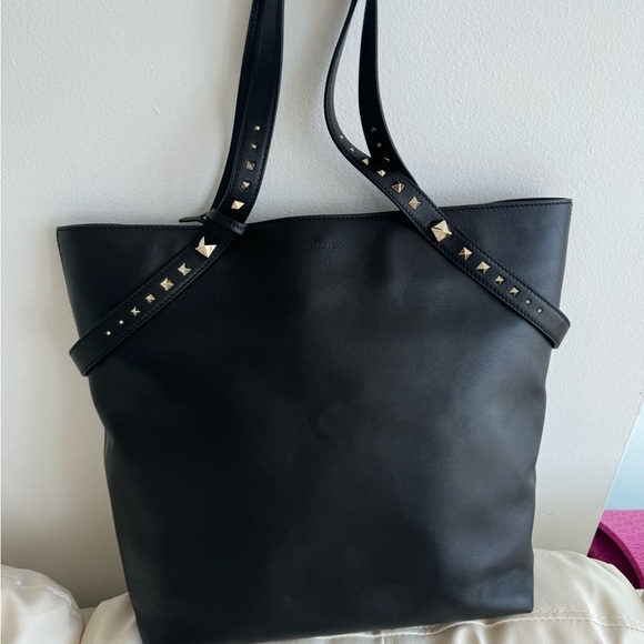 New, never used Valentino rock stud tote. Perfect condition - Picture 2 of 8